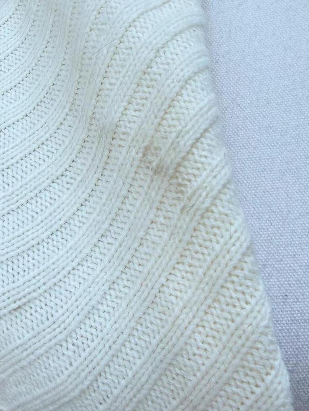 Y2K cream knit cardigan with cute collar and button detail - Picture 5 of 8
